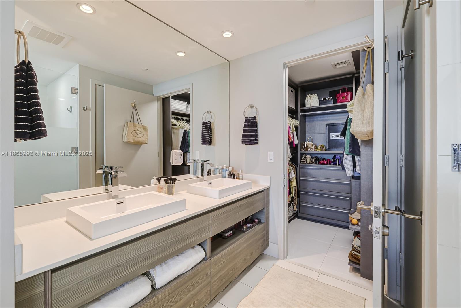 image Icon Bay Condo33