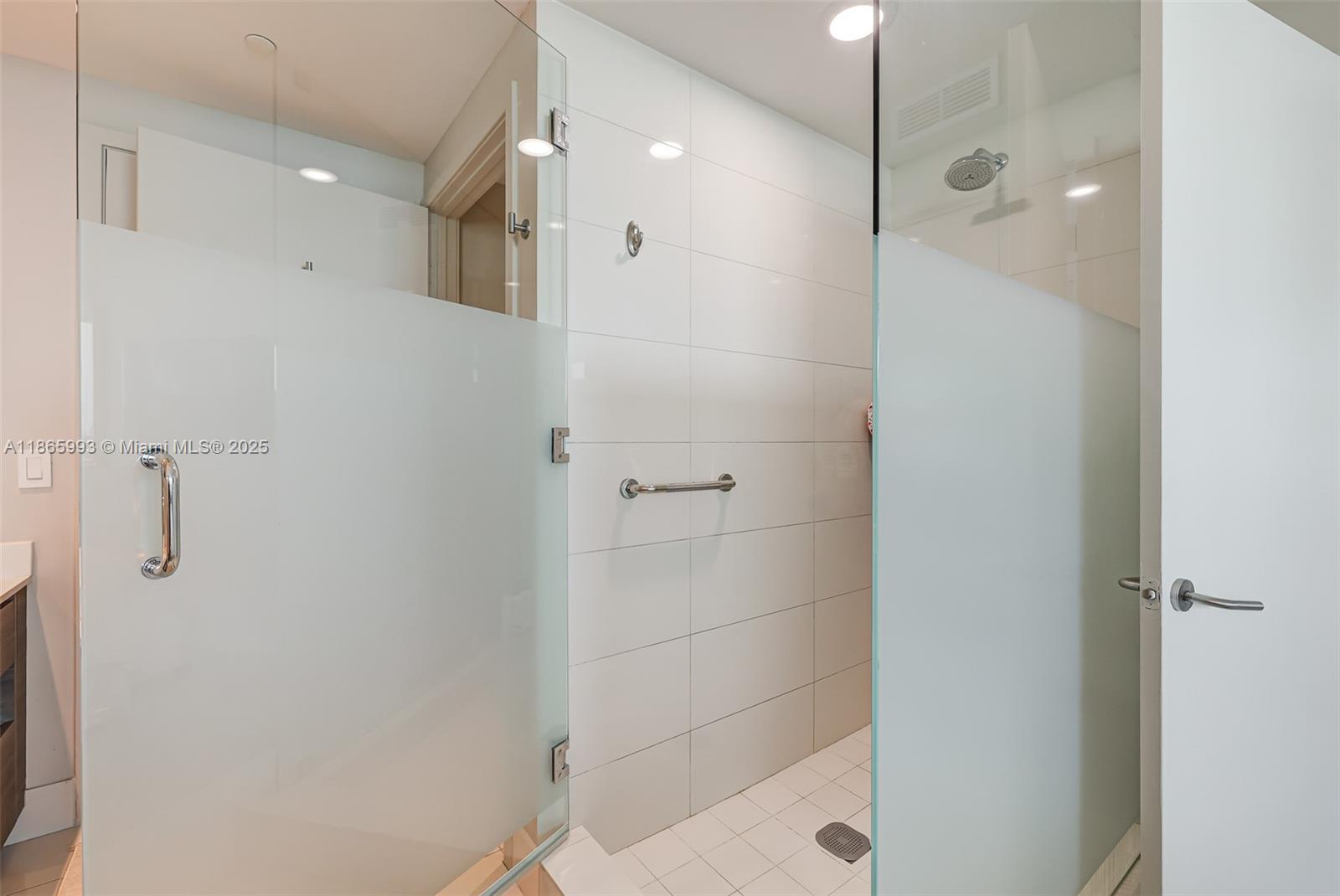 image Icon Bay Condo34