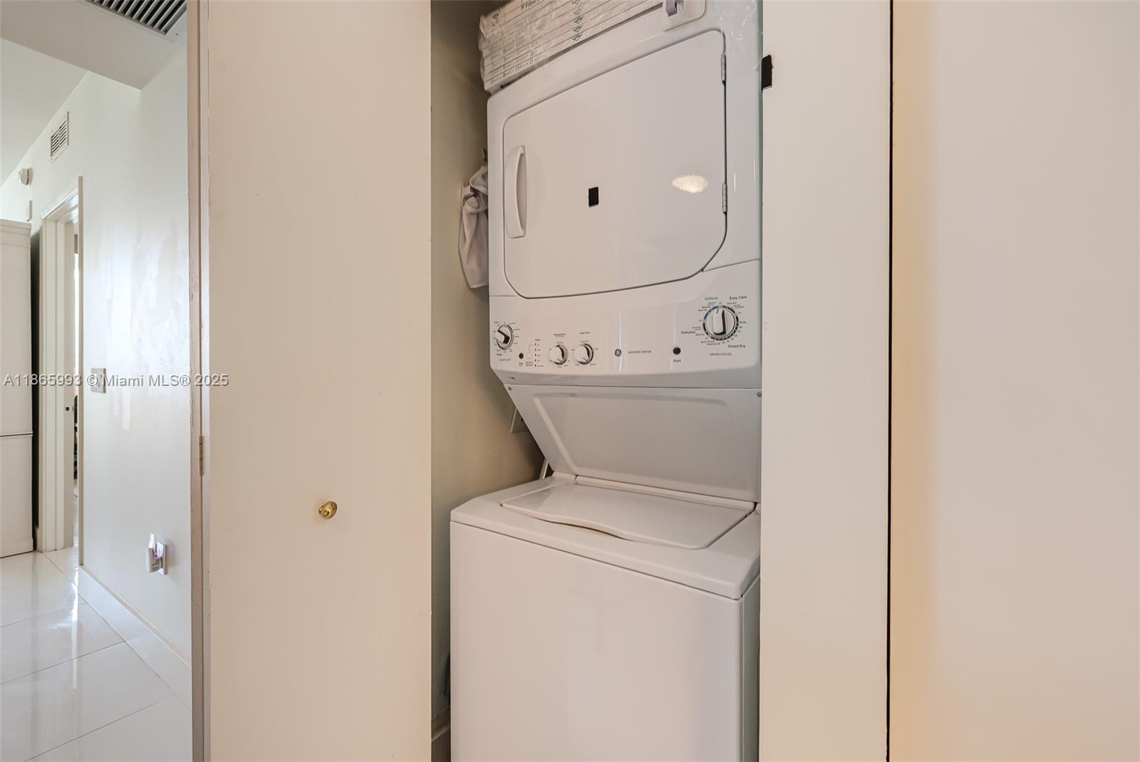 image Icon Bay Condo36