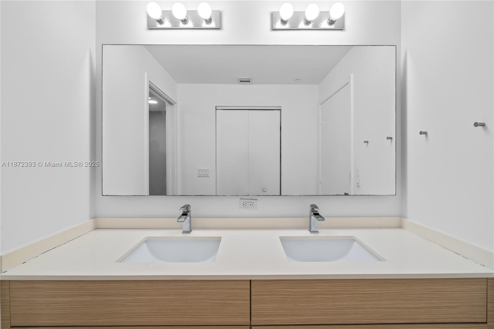 image Bay House Miami Condo28
