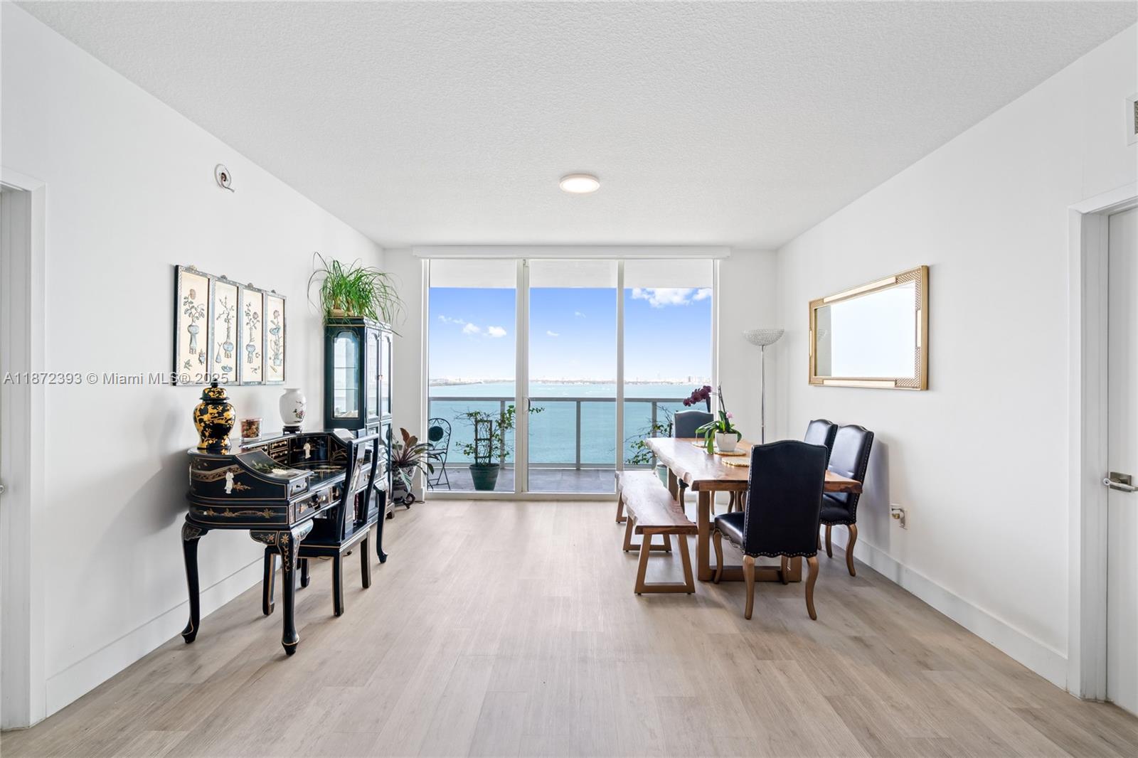 image Bay House Miami Condo3