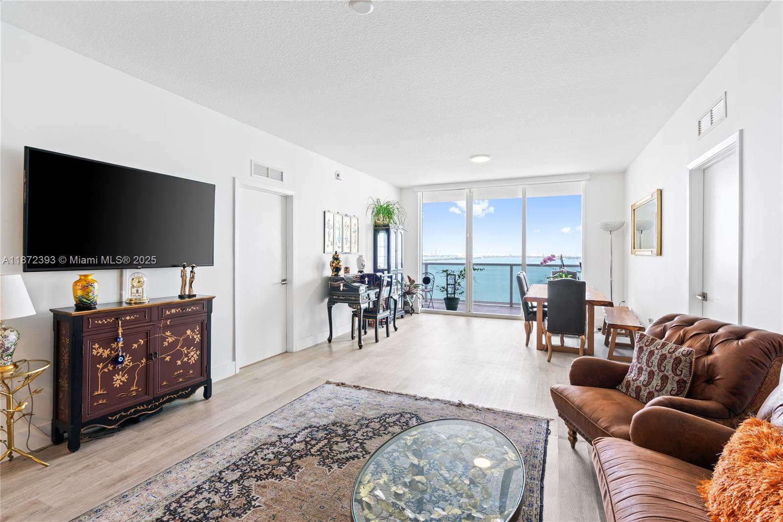 image Bay House Miami Condo4