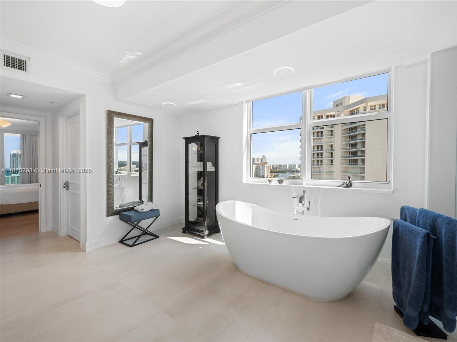 image The Peninsula Condo13