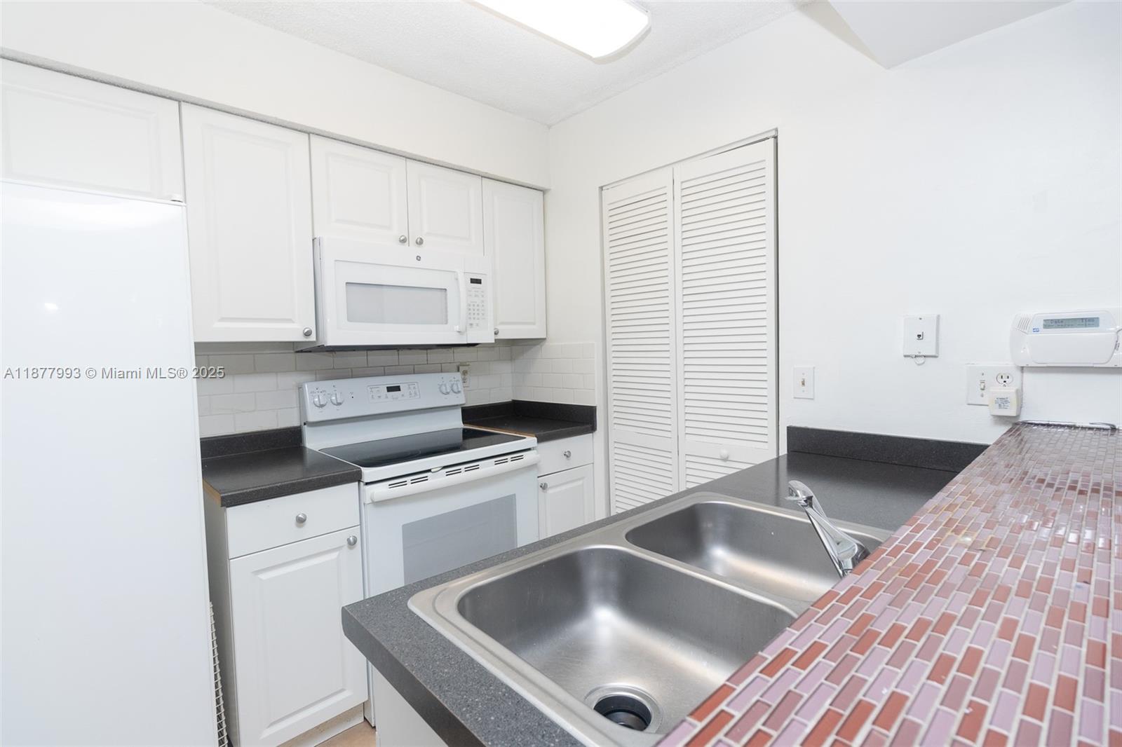1227 SW 46th Ave #309