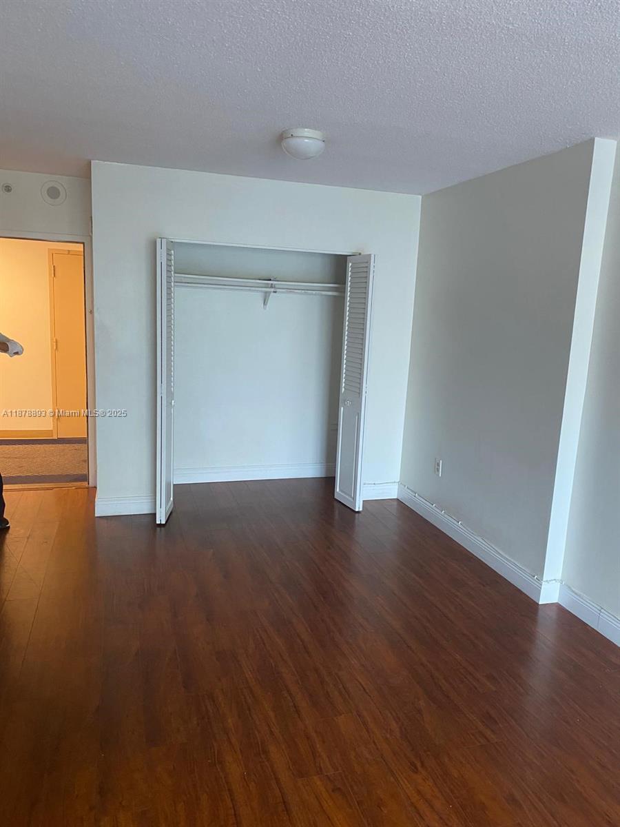 400 Kings Pt Dr #330