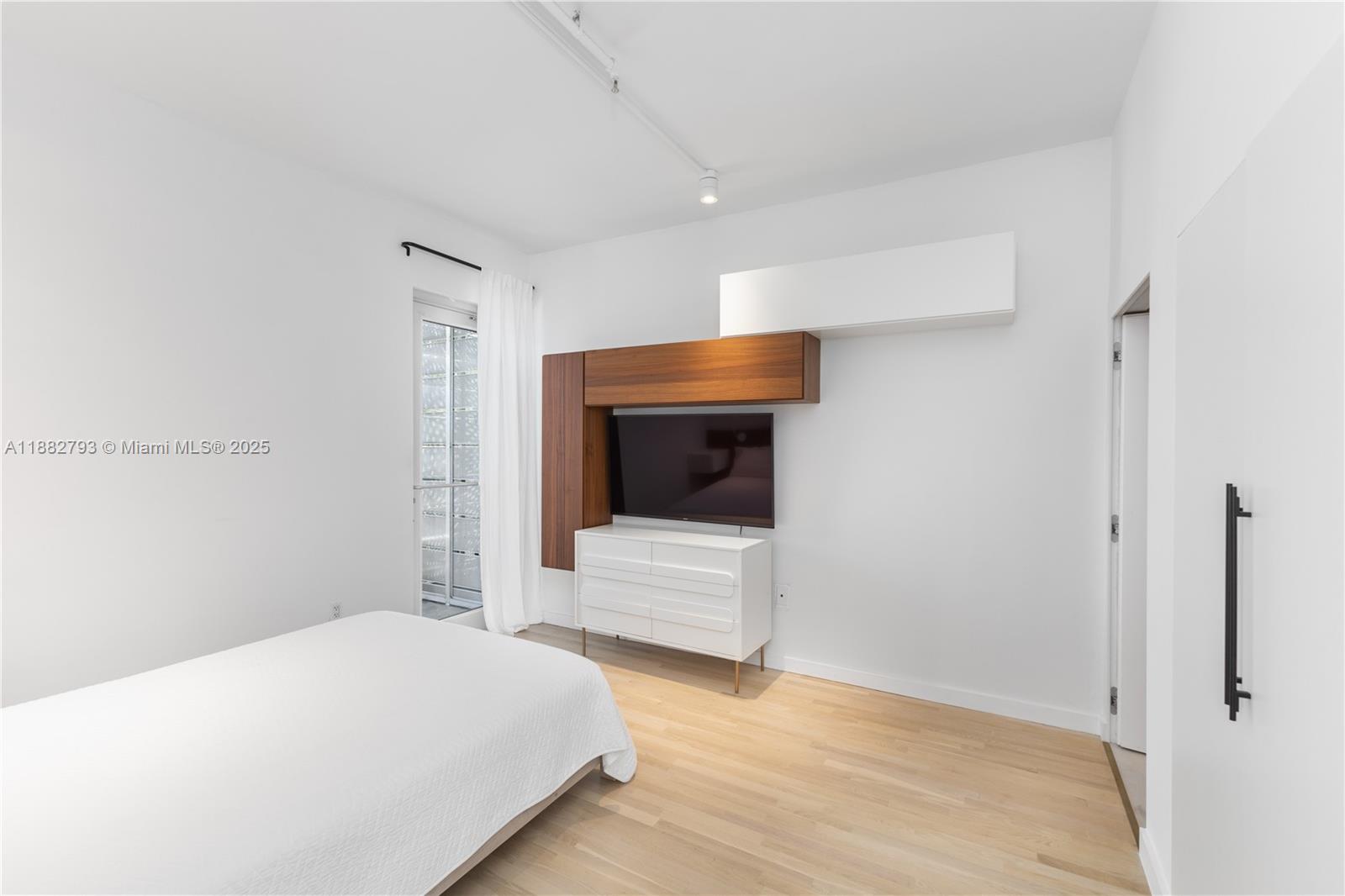 image The Montclair Condo13