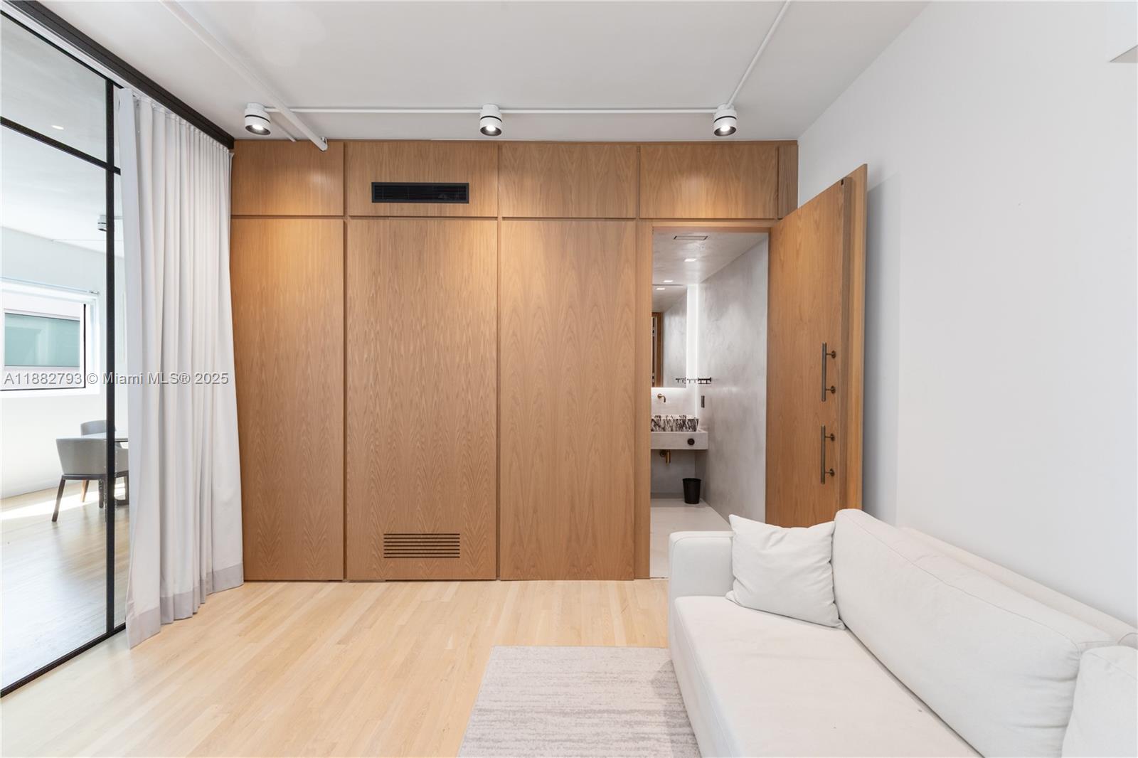 image The Montclair Condo5