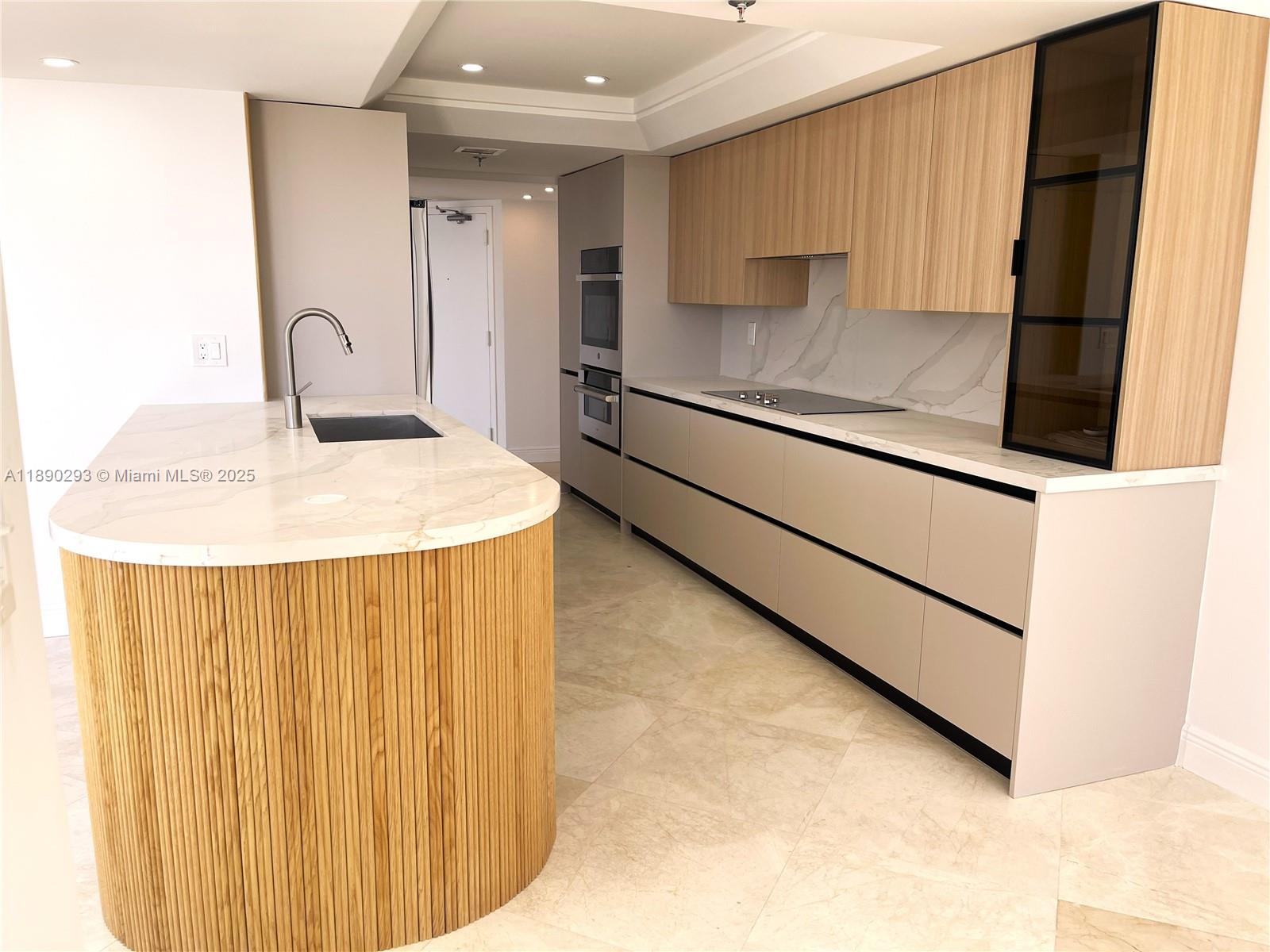 520 Brickell Key Dr #UPH-03 Miami, FL 33131