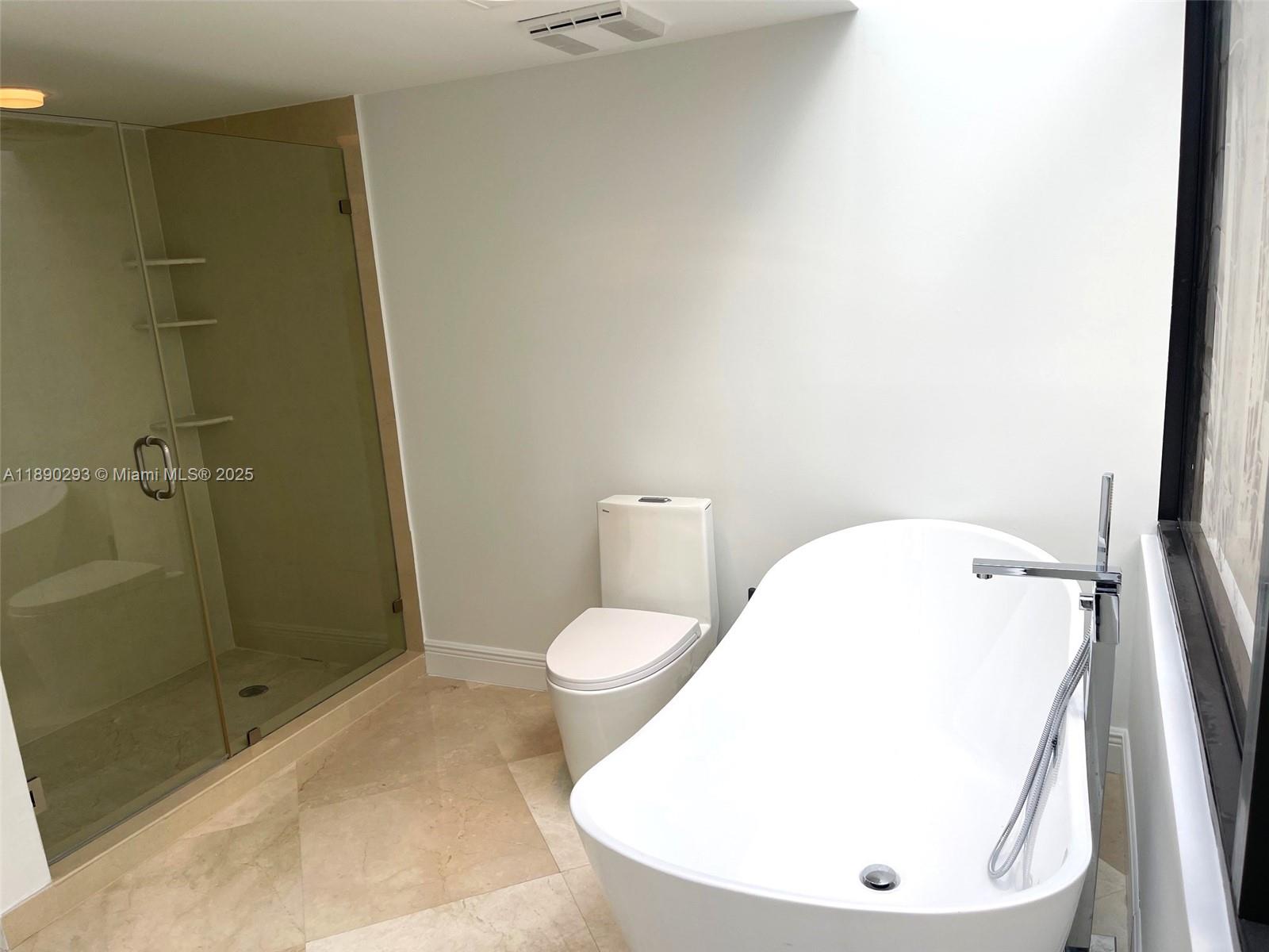 520 Brickell Key Dr #UPH-03 Miami, FL 33131