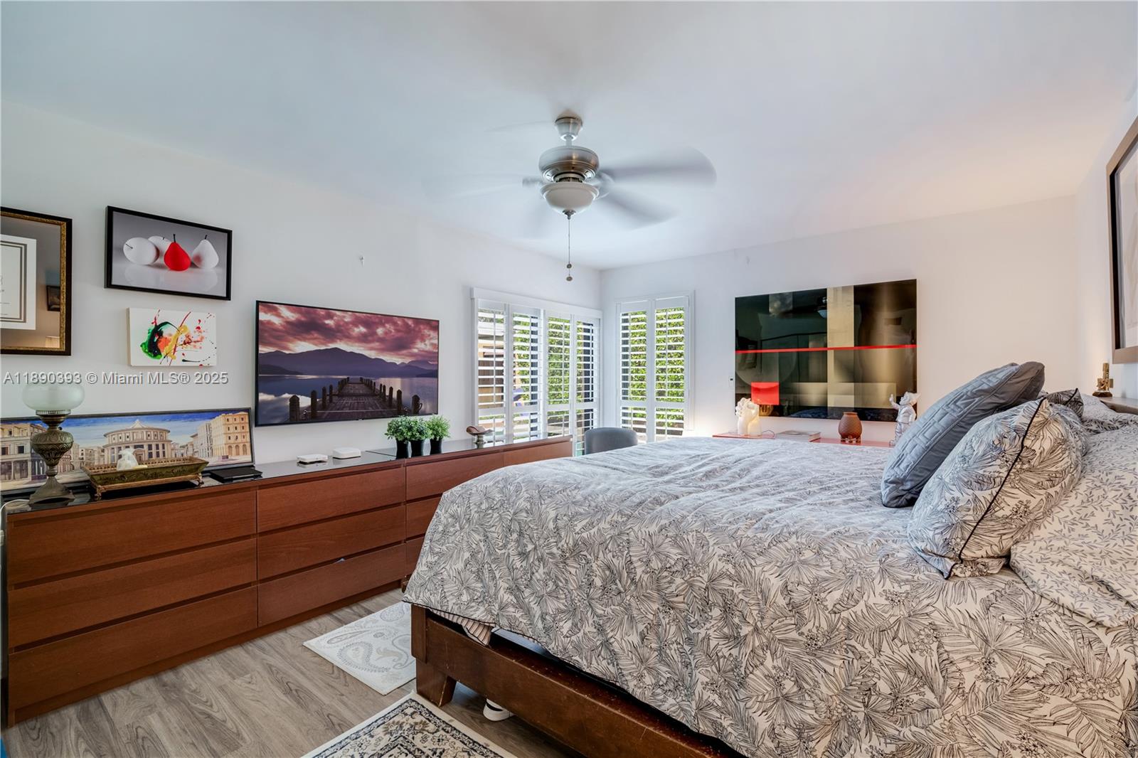 1017 NE 202nd Ln,Miami, FL 33179