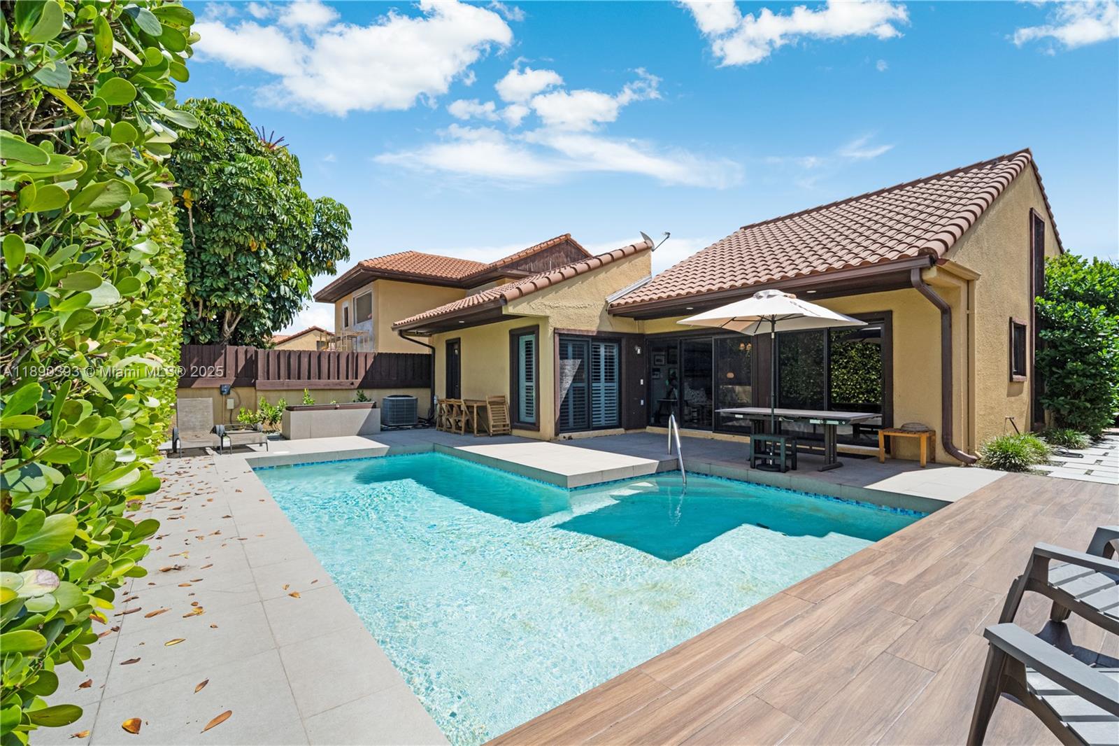 1017 NE 202nd Ln,Miami, FL 33179