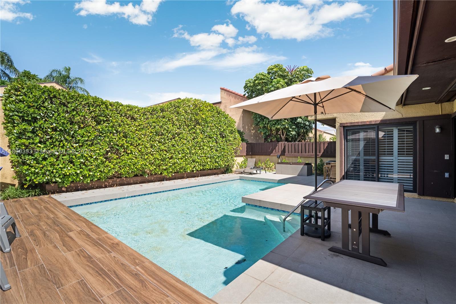 1017 NE 202nd Ln,Miami, FL 33179