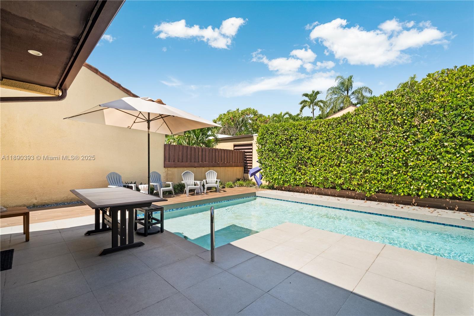 1017 NE 202nd Ln,Miami, FL 33179