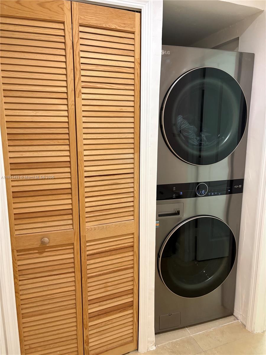 5555 Ludlam Rd #25 South Miami, FL 33155