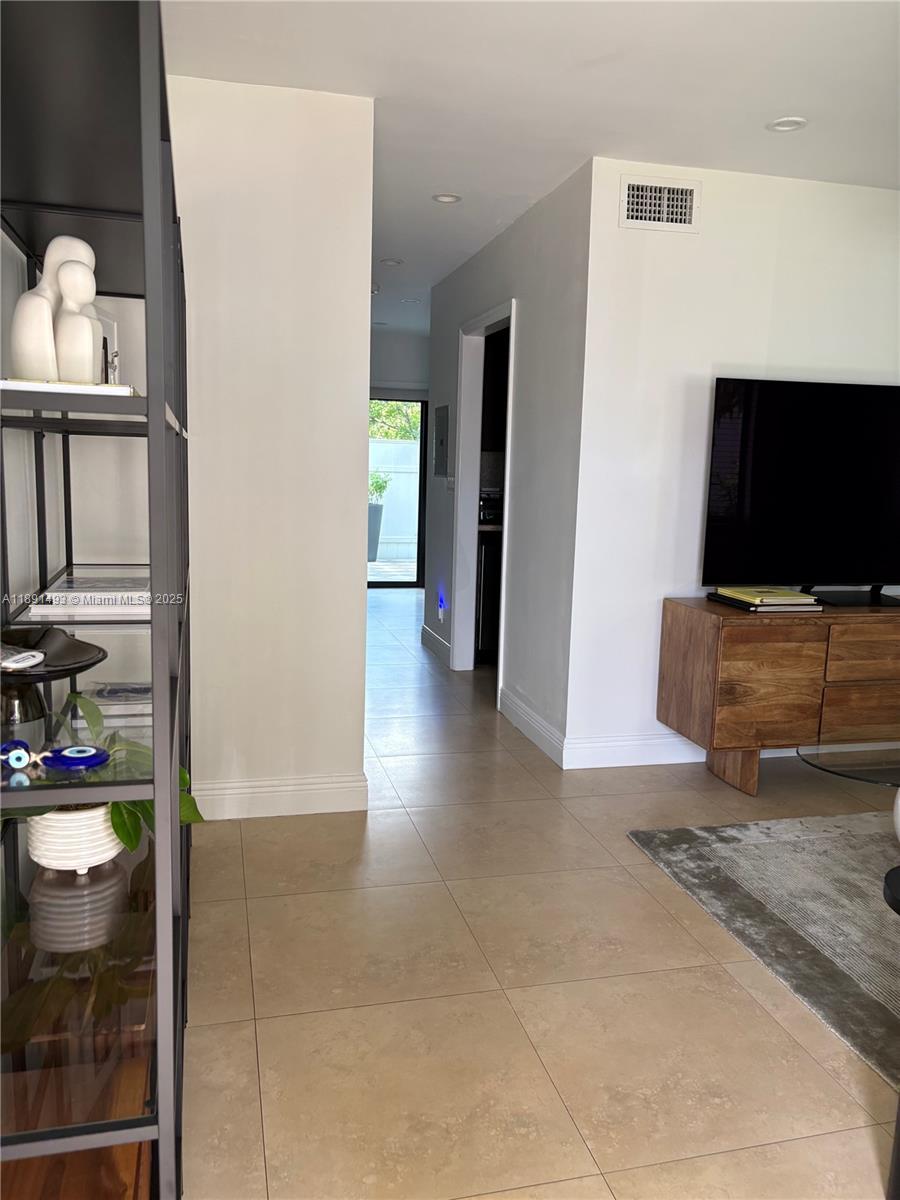 5555 Ludlam Rd #25 South Miami, FL 33155