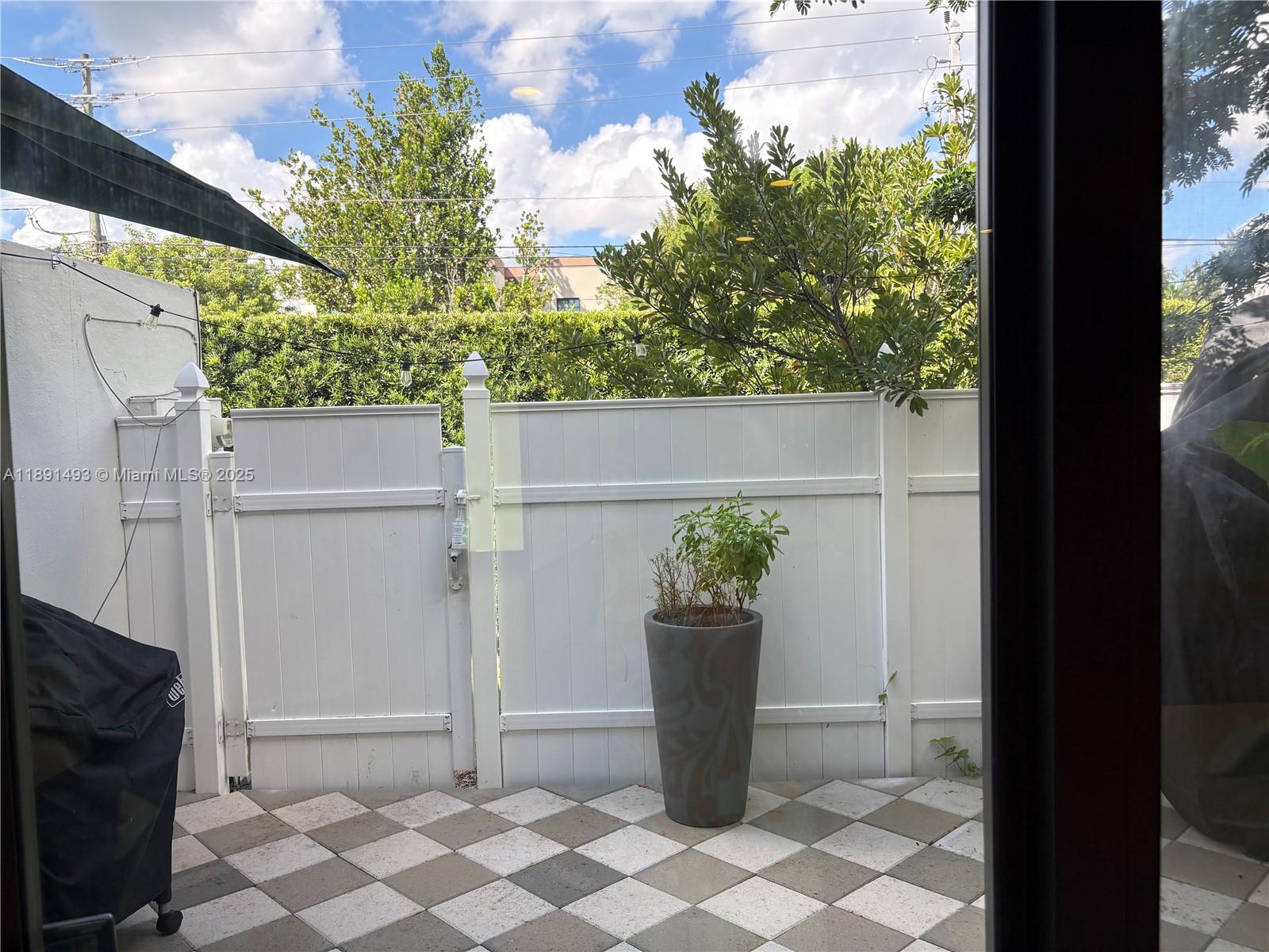 5555 Ludlam Rd #25 South Miami, FL 33155