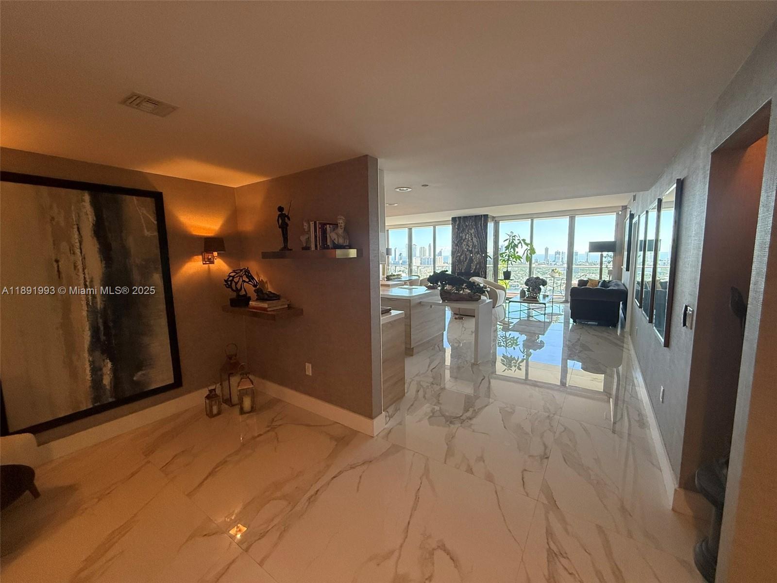 16385 Biscayne Blvd #3018 North Miami Beach, FL 33160