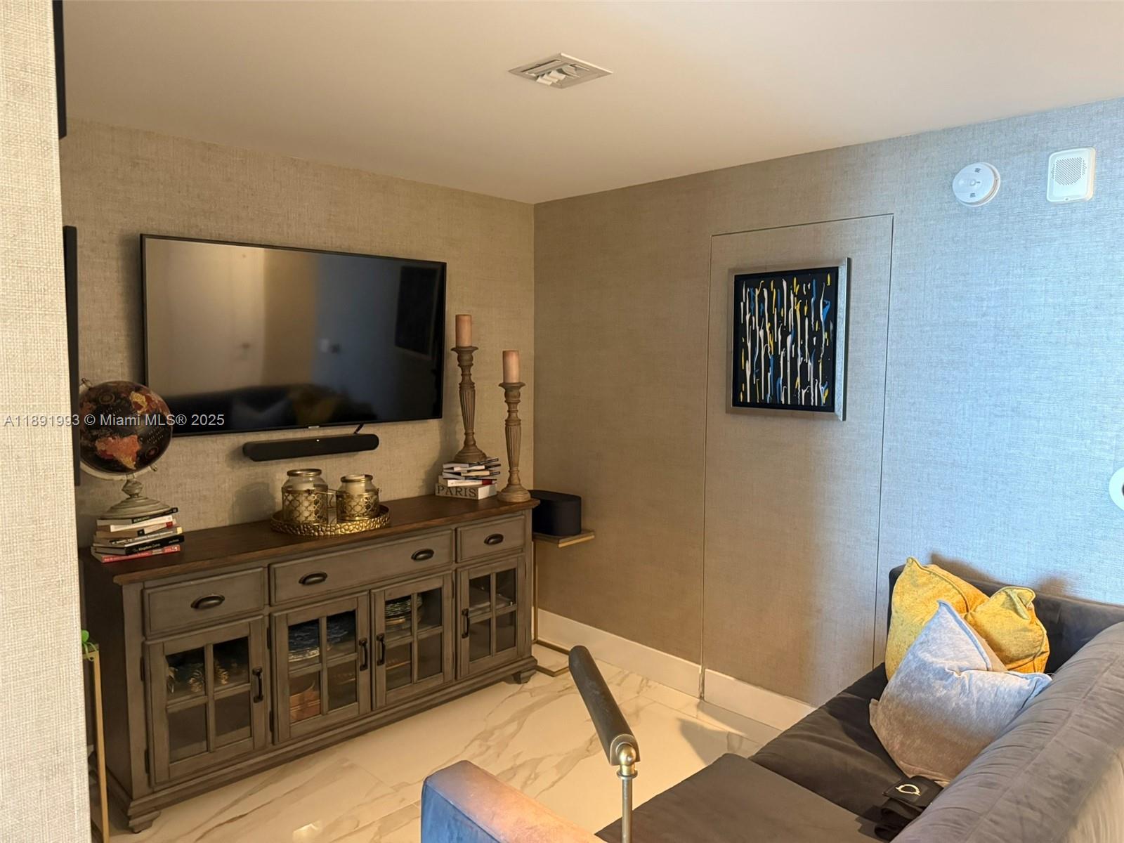 16385 Biscayne Blvd #3018 North Miami Beach, FL 33160