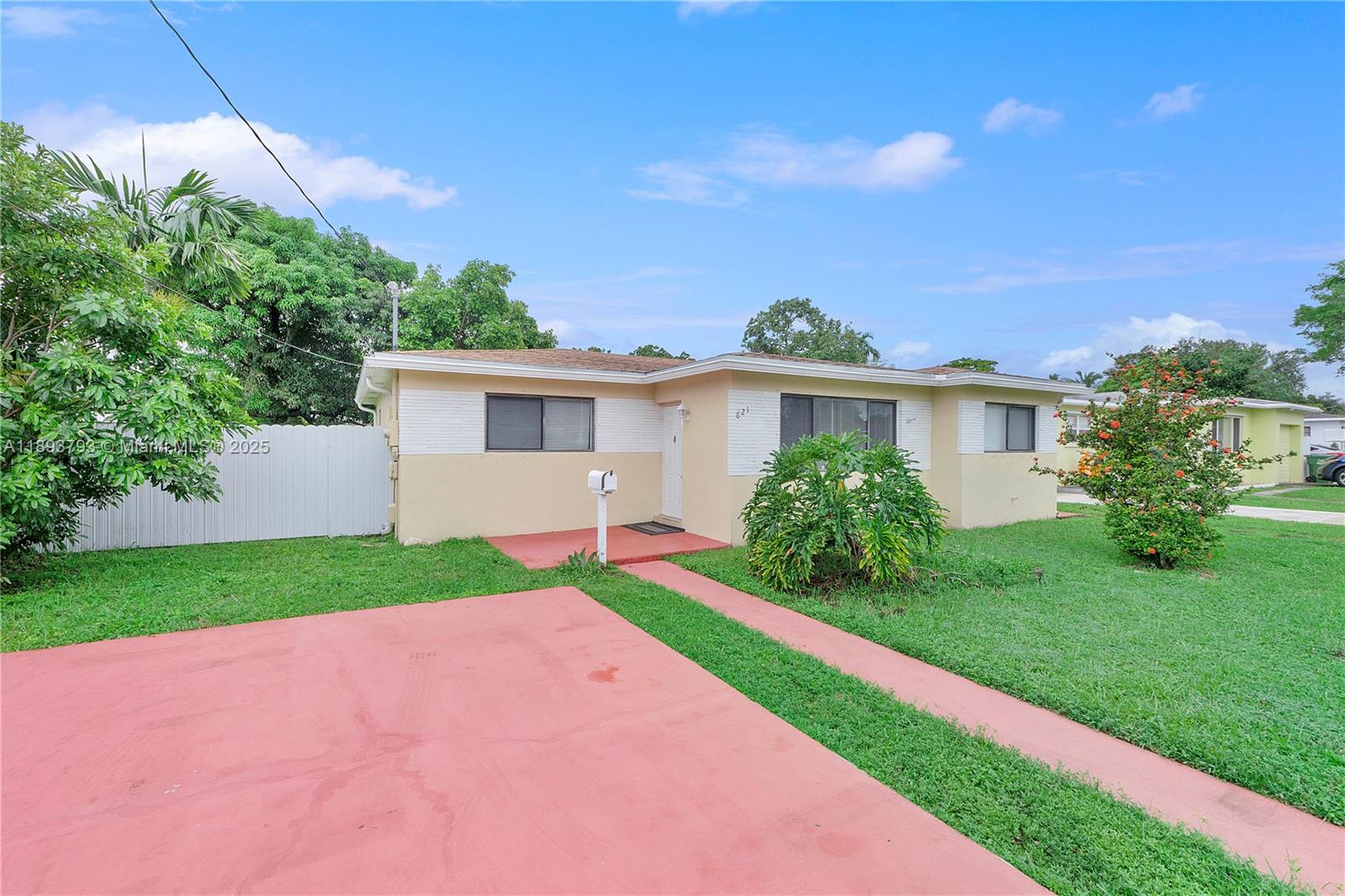 621 SW 5th Ct