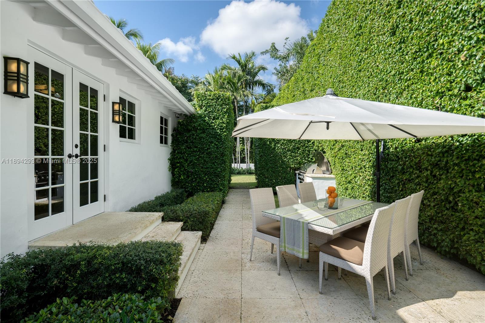 2830 Lucerne Ave Miami Beach, FL 33140 2830 Lucerne Ave Miami Beach, FL 33140