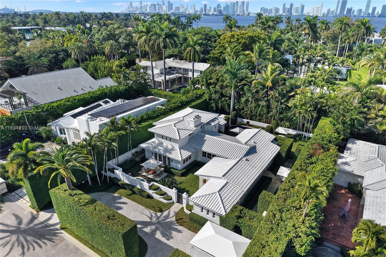 2830 Lucerne Ave Miami Beach, FL 33140 2830 Lucerne Ave Miami Beach, FL 33140