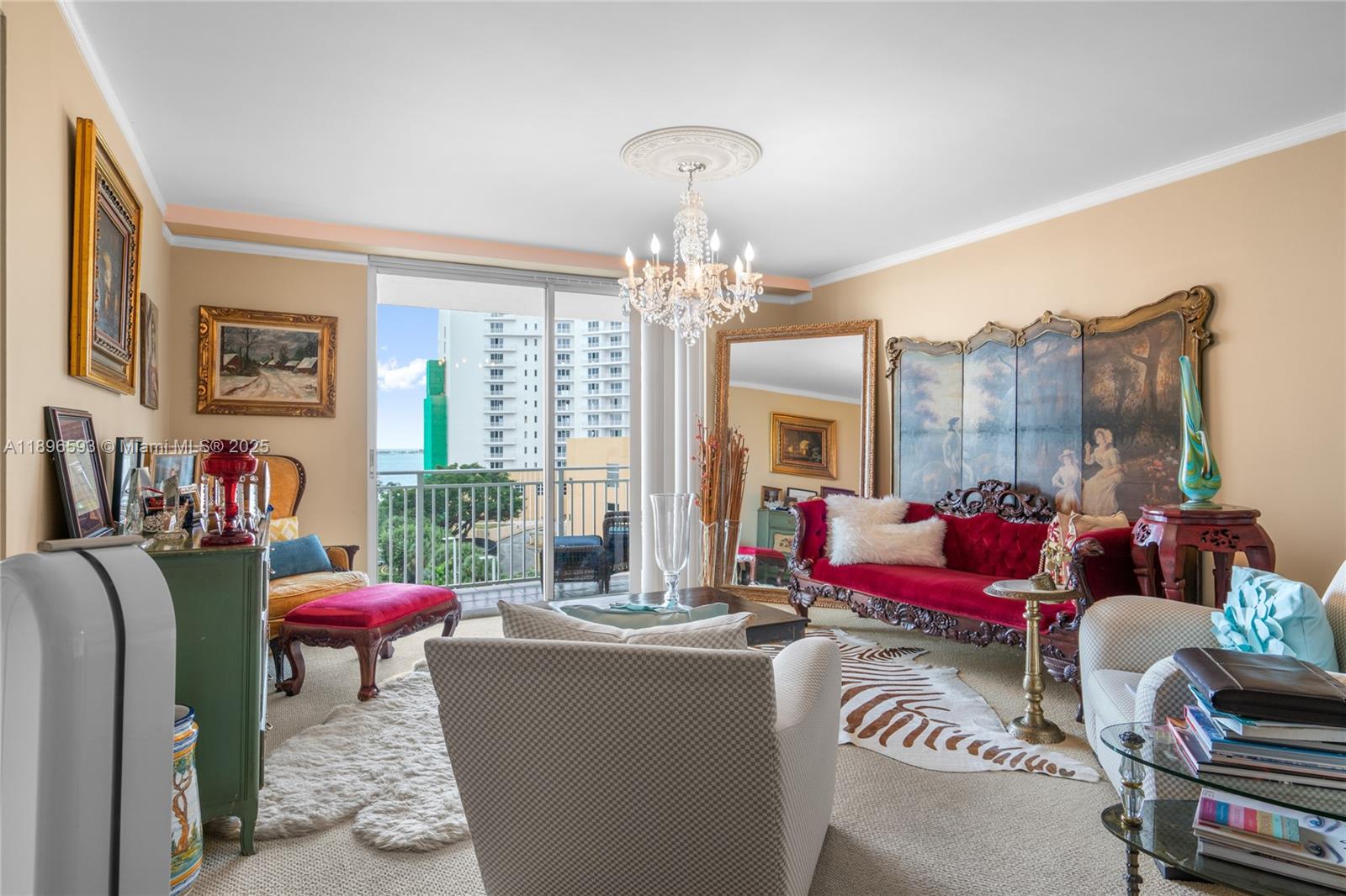 image Isola Condominium1