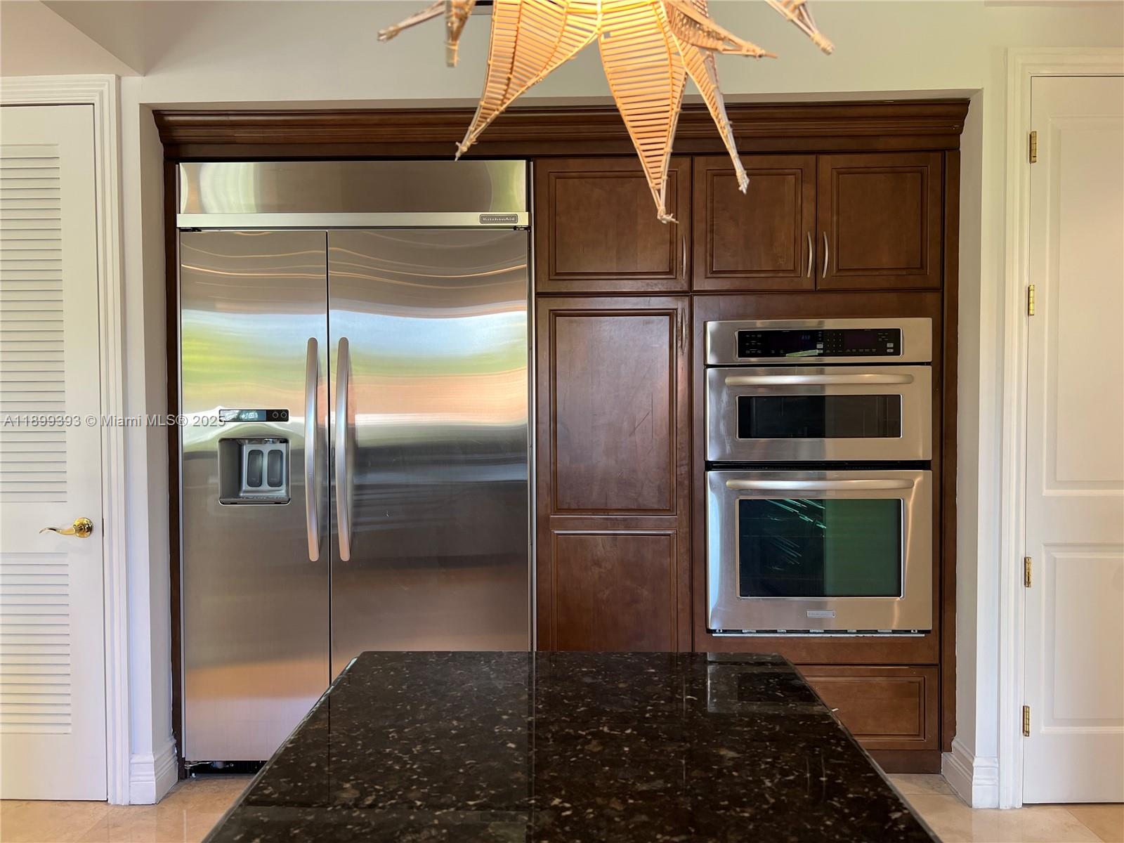 573 Satinwood Dr Key Biscayne, FL 33149 573 Satinwood Dr Key Biscayne, FL 33149