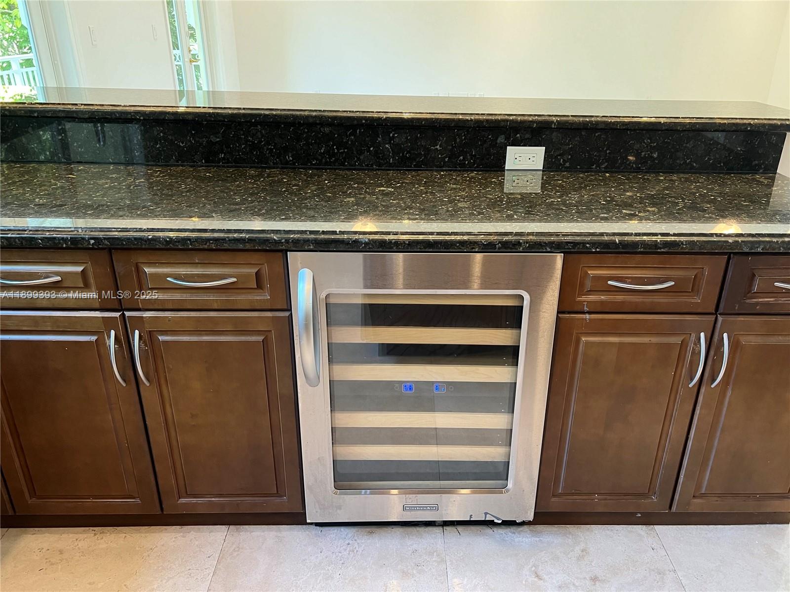 573 Satinwood Dr Key Biscayne, FL 33149 573 Satinwood Dr Key Biscayne, FL 33149