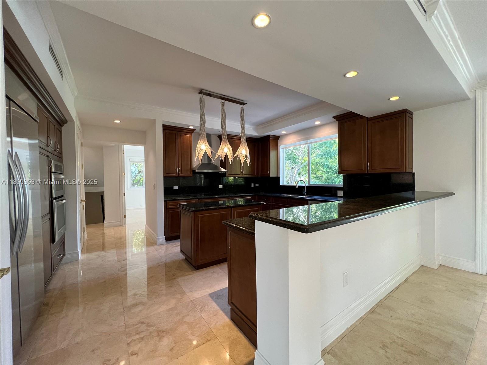 573 Satinwood Dr Key Biscayne, FL 33149 573 Satinwood Dr Key Biscayne, FL 33149