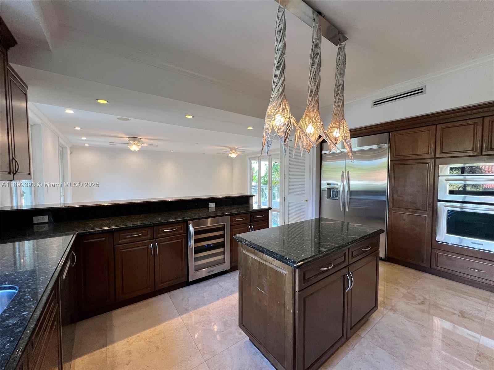 573 Satinwood Dr Key Biscayne, FL 33149 573 Satinwood Dr Key Biscayne, FL 33149