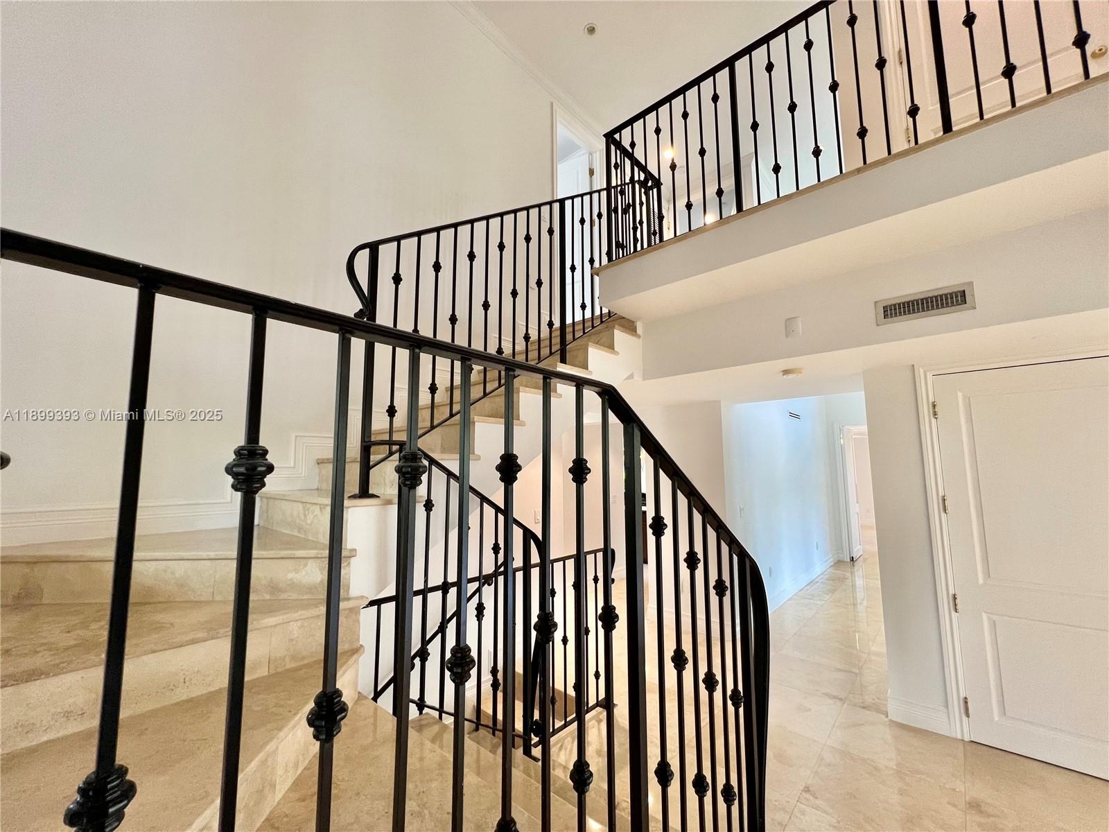 573 Satinwood Dr Key Biscayne, FL 33149 573 Satinwood Dr Key Biscayne, FL 33149