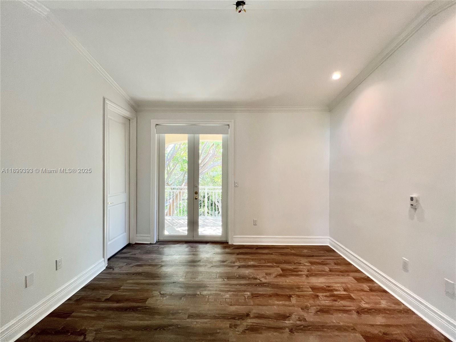 573 Satinwood Dr Key Biscayne, FL 33149 573 Satinwood Dr Key Biscayne, FL 33149