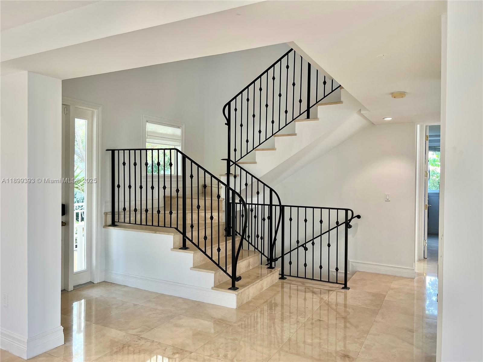 573 Satinwood Dr Key Biscayne, FL 33149 573 Satinwood Dr Key Biscayne, FL 33149