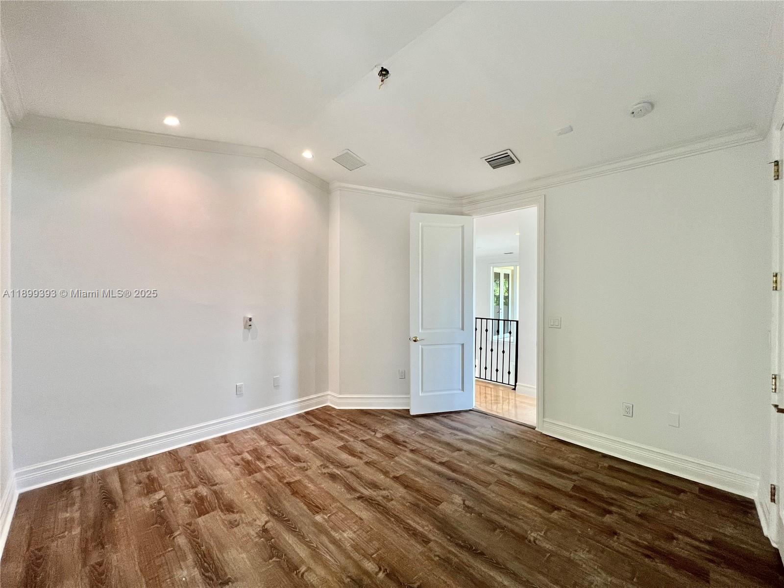573 Satinwood Dr Key Biscayne, FL 33149 573 Satinwood Dr Key Biscayne, FL 33149