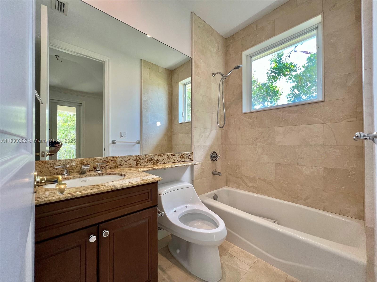 573 Satinwood Dr Key Biscayne, FL 33149 573 Satinwood Dr Key Biscayne, FL 33149