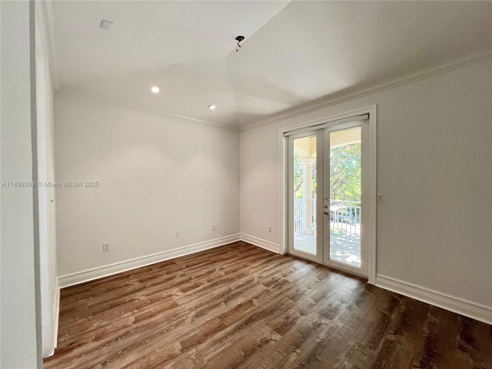 573 Satinwood Dr Key Biscayne, FL 33149 573 Satinwood Dr Key Biscayne, FL 33149
