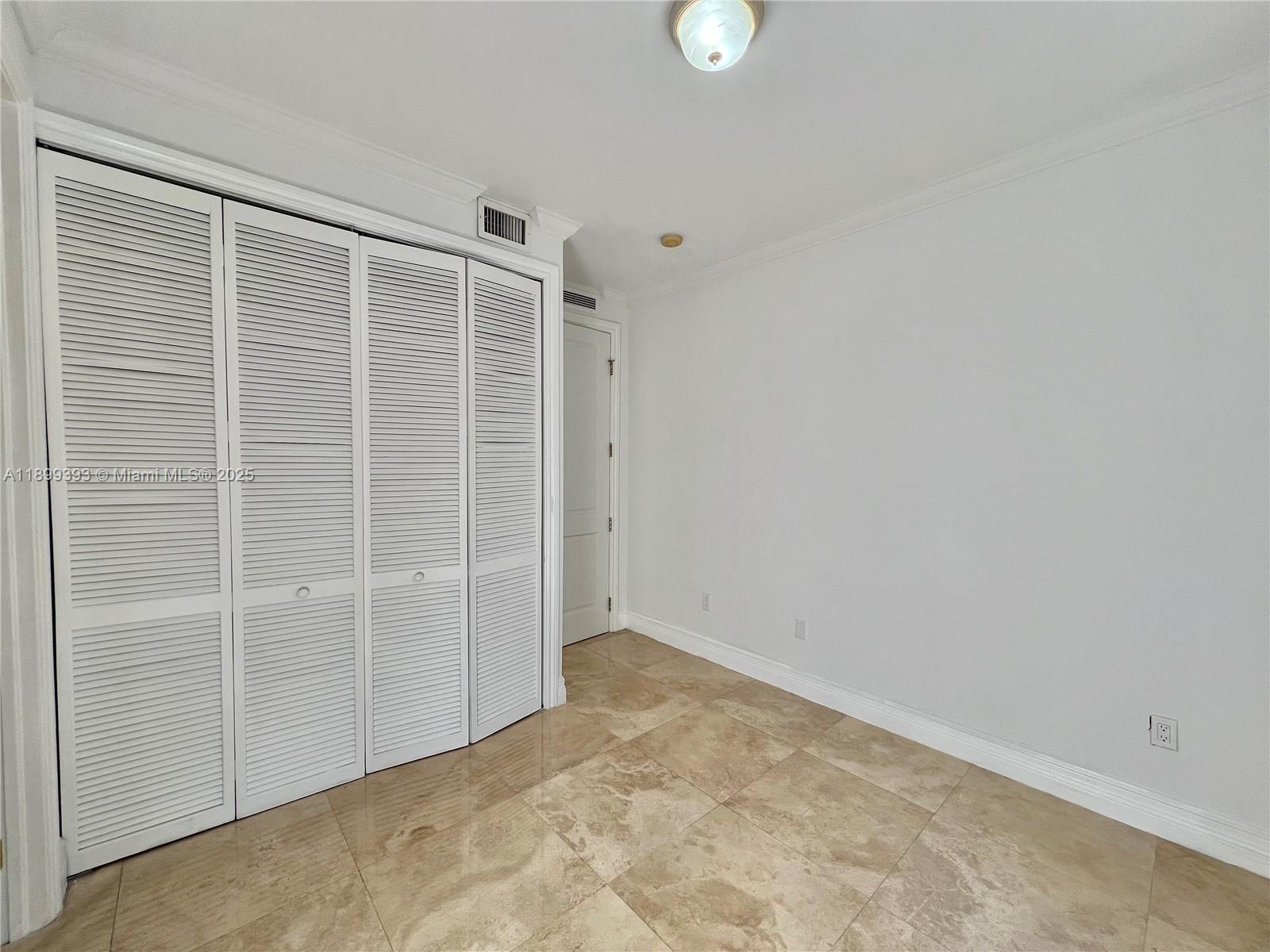 573 Satinwood Dr Key Biscayne, FL 33149 573 Satinwood Dr Key Biscayne, FL 33149