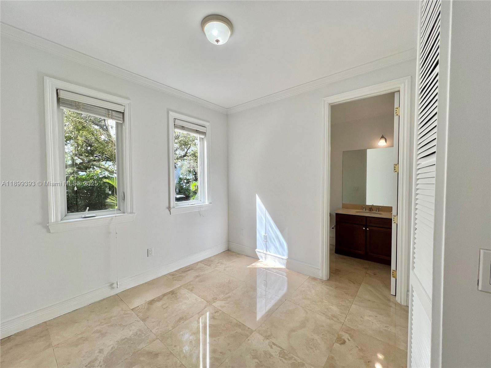 573 Satinwood Dr Key Biscayne, FL 33149 573 Satinwood Dr Key Biscayne, FL 33149