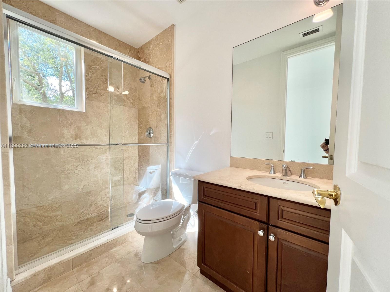 573 Satinwood Dr Key Biscayne, FL 33149 573 Satinwood Dr Key Biscayne, FL 33149