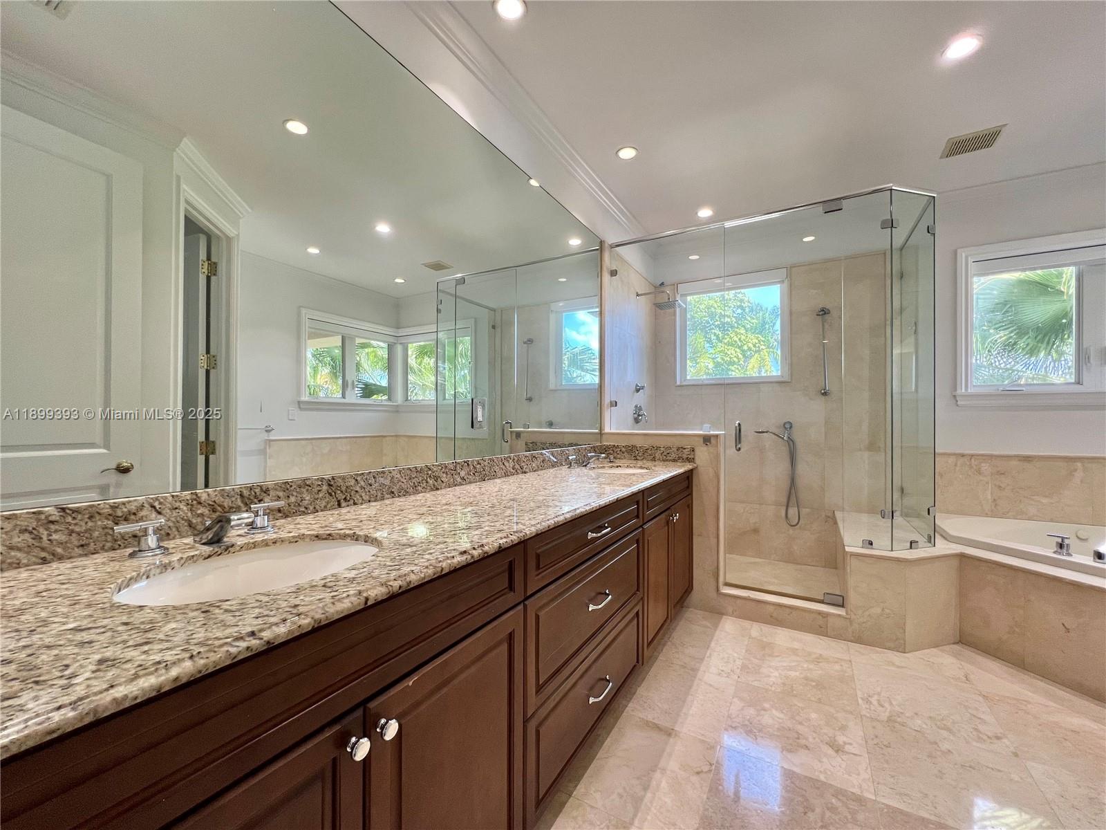 573 Satinwood Dr Key Biscayne, FL 33149 573 Satinwood Dr Key Biscayne, FL 33149