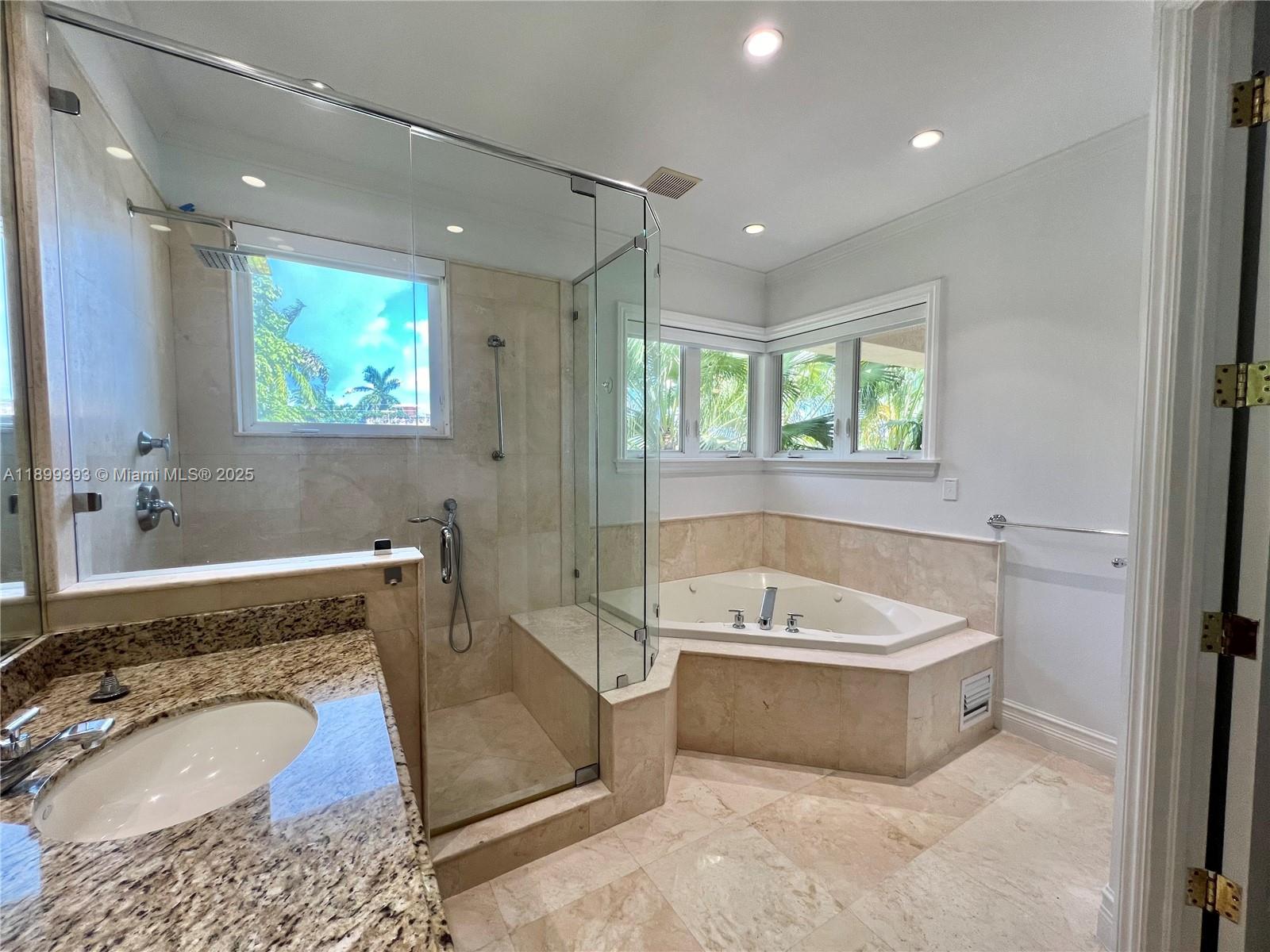 573 Satinwood Dr Key Biscayne, FL 33149 573 Satinwood Dr Key Biscayne, FL 33149