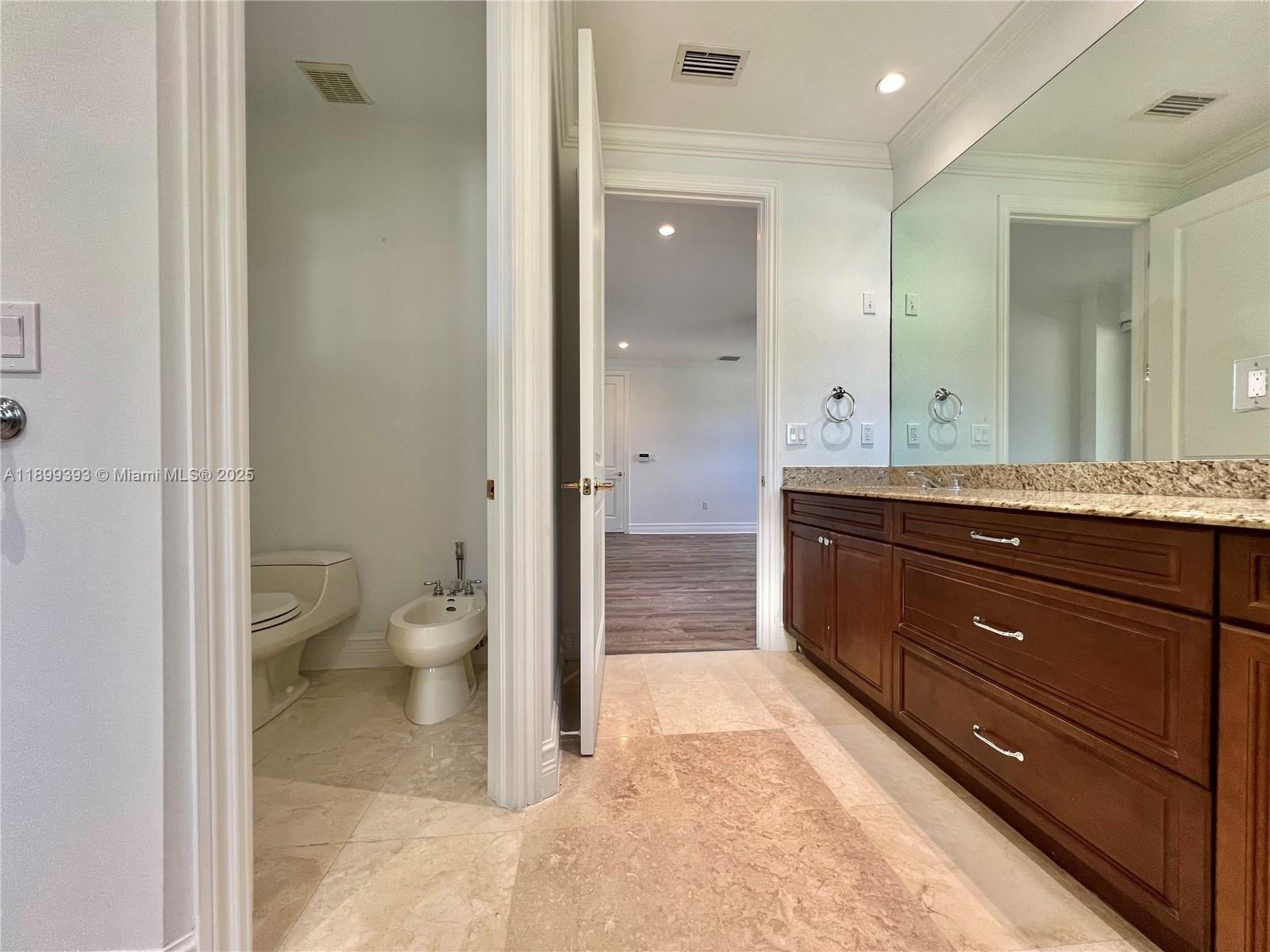 573 Satinwood Dr Key Biscayne, FL 33149 573 Satinwood Dr Key Biscayne, FL 33149