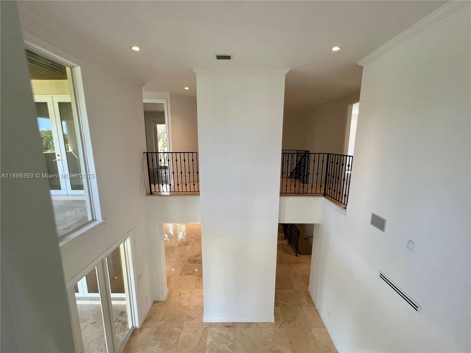 573 Satinwood Dr Key Biscayne, FL 33149 573 Satinwood Dr Key Biscayne, FL 33149
