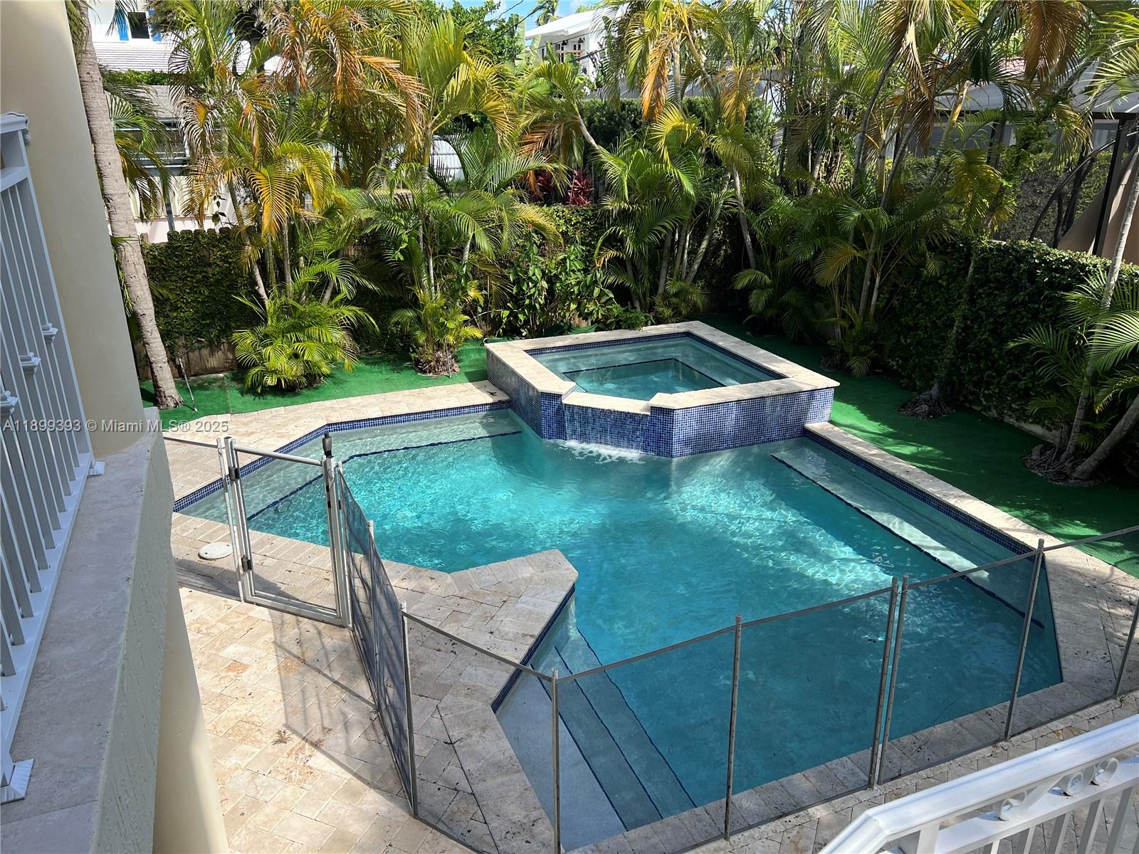 573 Satinwood Dr Key Biscayne, FL 33149 573 Satinwood Dr Key Biscayne, FL 33149