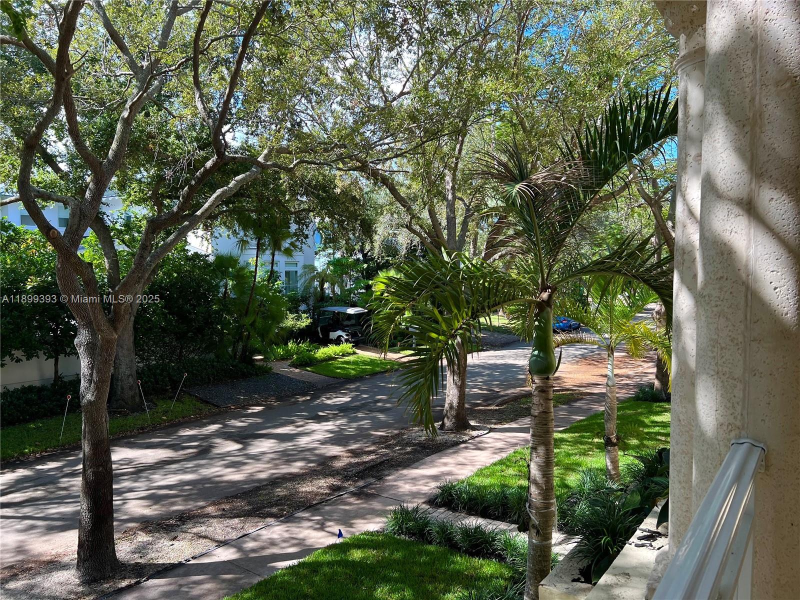 573 Satinwood Dr Key Biscayne, FL 33149 573 Satinwood Dr Key Biscayne, FL 33149