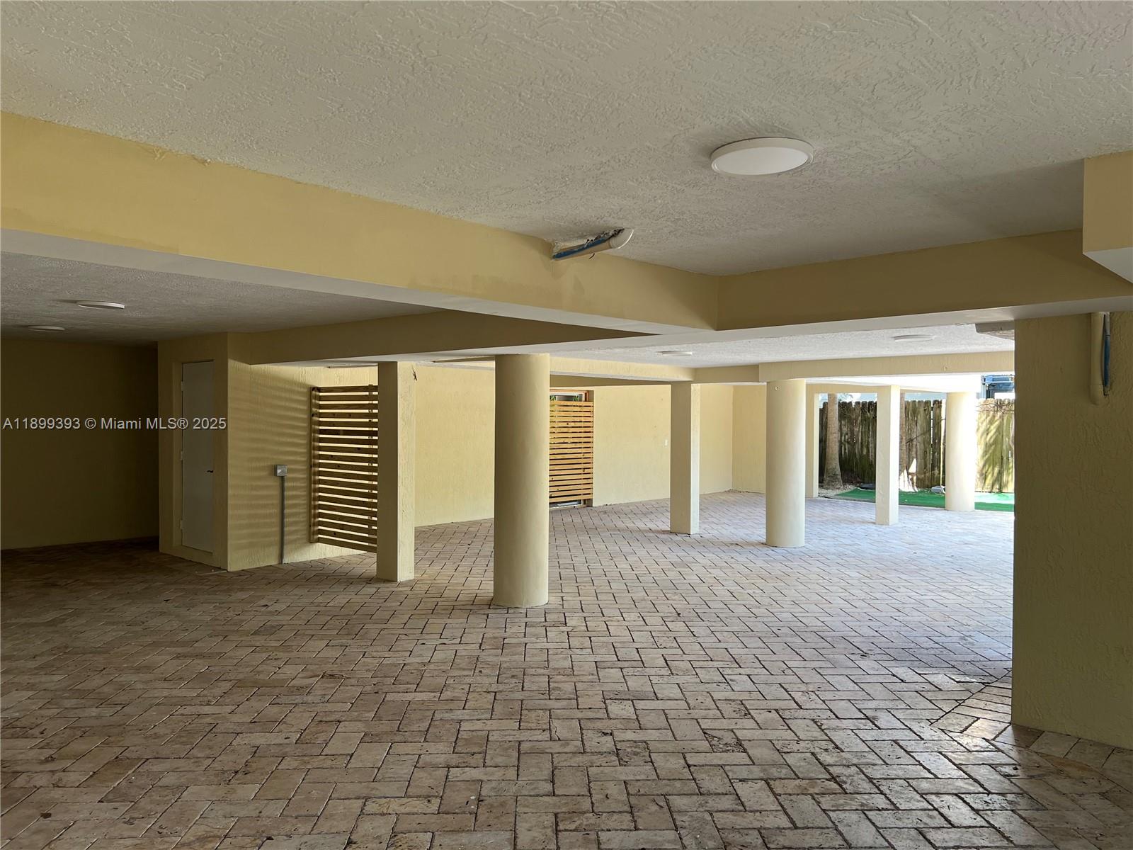573 Satinwood Dr Key Biscayne, FL 33149 573 Satinwood Dr Key Biscayne, FL 33149