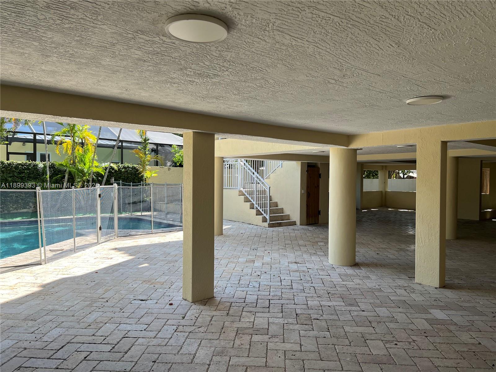 573 Satinwood Dr Key Biscayne, FL 33149 573 Satinwood Dr Key Biscayne, FL 33149