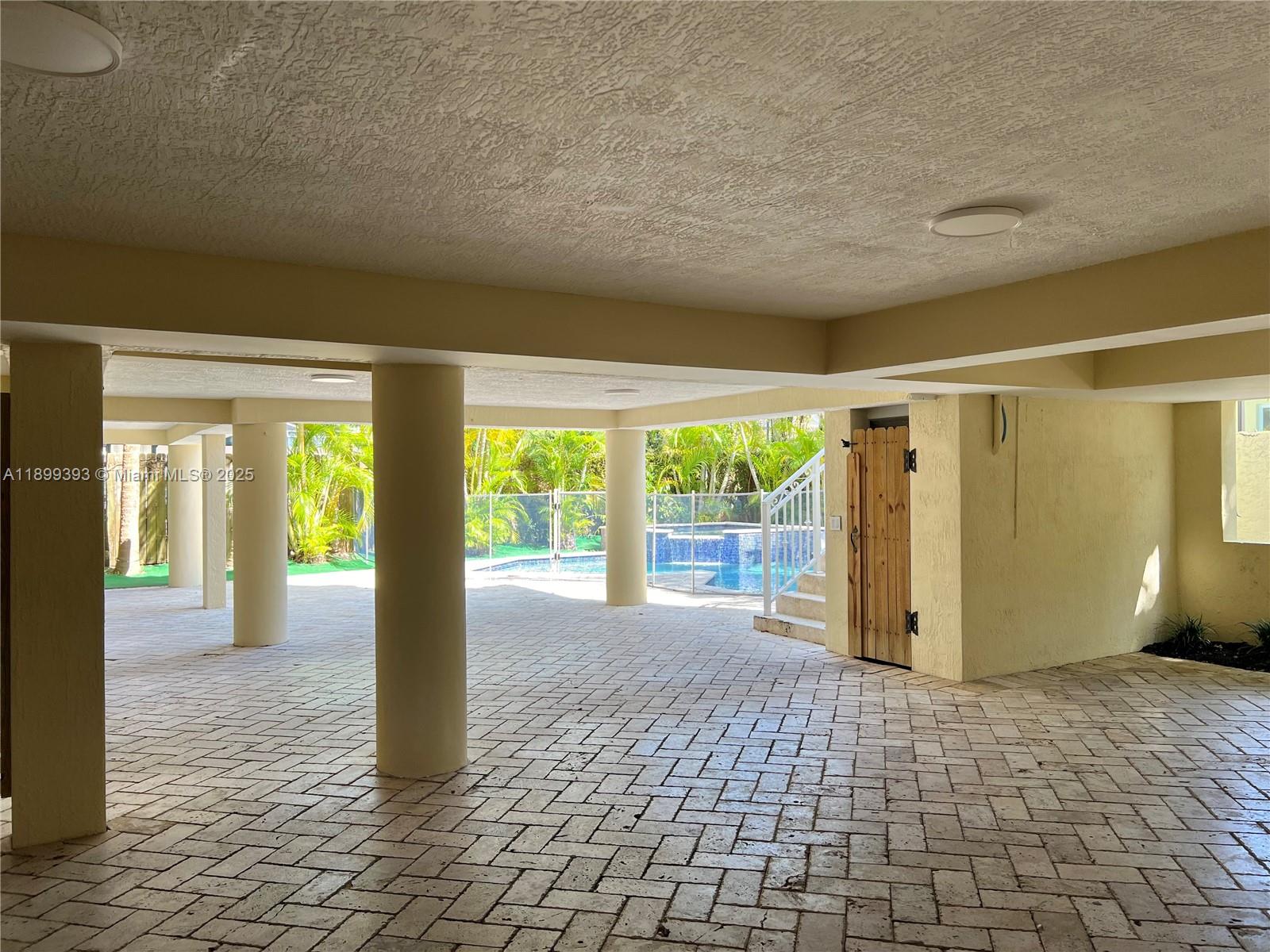 573 Satinwood Dr Key Biscayne, FL 33149 573 Satinwood Dr Key Biscayne, FL 33149