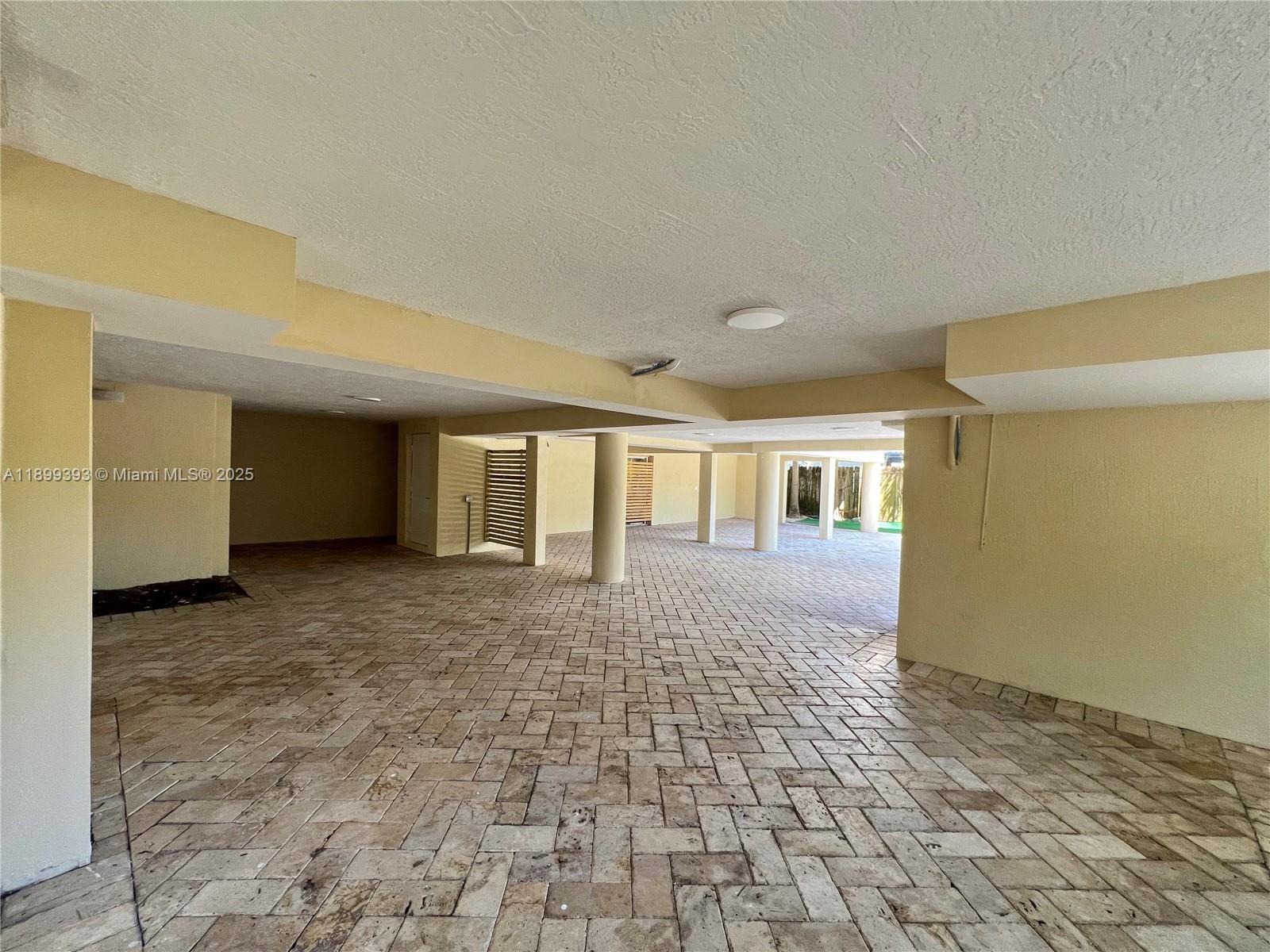 573 Satinwood Dr Key Biscayne, FL 33149 573 Satinwood Dr Key Biscayne, FL 33149