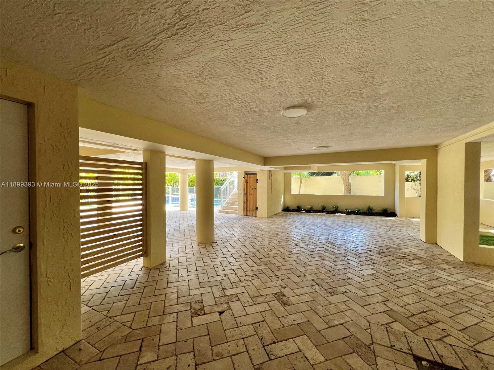 573 Satinwood Dr Key Biscayne, FL 33149 573 Satinwood Dr Key Biscayne, FL 33149